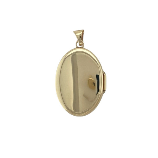Bring timeless symbolism and classic elegance to your collection with this pre-owned 9ct yellow and white gold oval locket, designed with a Greek key patterned surround for distinctive detail.

Design: The locket features an oval shape with a decorative Greek key border in contrasting yellow and white gold, adding texture and symbolic meaning.
Material: Made from 9-carat yellow and white gold, the polished finish enhances the two-tone design while giving the piece a refined glow.
