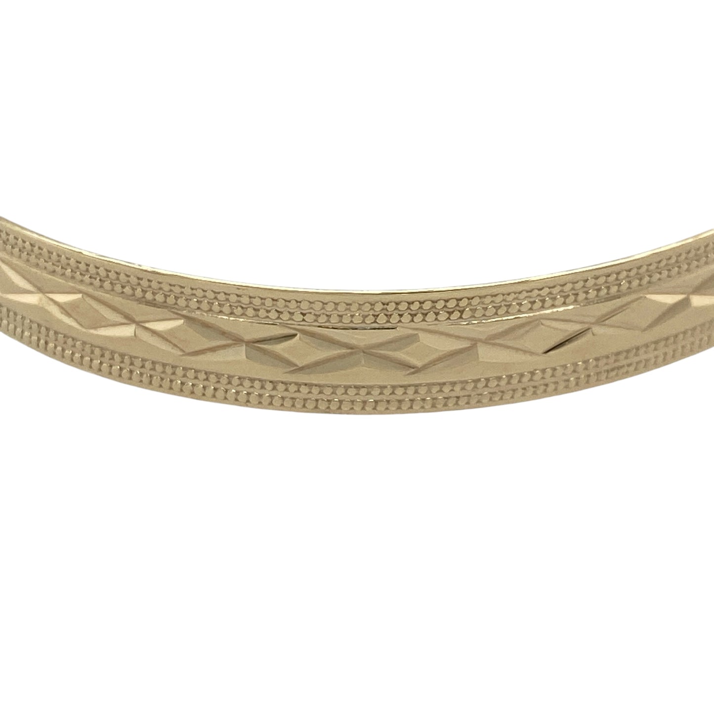 Add a bold and versatile piece to your jewellery collection with this pre-owned 9ct yellow gold patterned expanding bangle, combining classic design with practical wearability—perfect for everyday wear or statement styling.

Design: The bangle features a wide profile with an all-over patterned finish, creating a textured and light-catching appearance that stands out.
Material: Made from 9-carat yellow gold, it has a polished and patterned surface that enhances its warm tone and decorative detail.