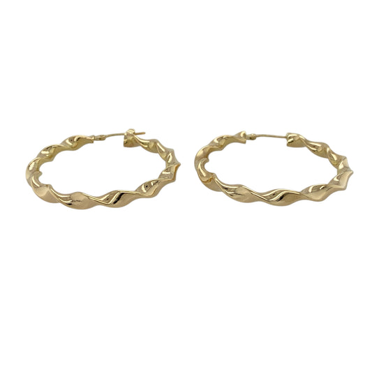 Bring classic texture and timeless style to your jewellery collection with these pre-owned 9ct yellow gold twisted hoop creole earrings, offering a refined design with elegant detail—perfect for everyday wear or special occasions.

Design: The earrings feature a traditional hoop creole shape with a twisted finish, adding subtle texture and visual interest to the classic hoop silhouette.
Material: Made from 9-carat yellow gold, the polished twisted surface enhances the warm golden tone and gentle shine.