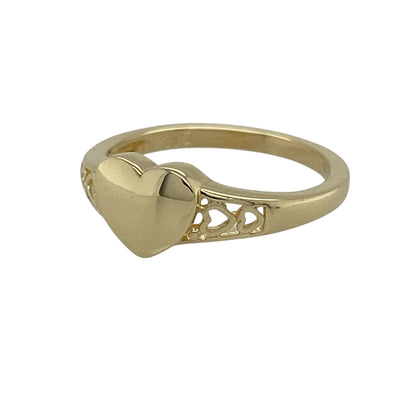 Add a touch of romantic charm to your jewellery collection with this pre-owned 9ct yellow gold plain heart signet ring, featuring delicate open heart patterned shoulders and a timeless, sentimental design—perfect for everyday wear or as a meaningful gift.

Design: The ring showcases a smooth heart-shaped signet front measuring approximately 6mm in height, complemented by open heart detailing along the shoulders for an elegant and feminine finish.