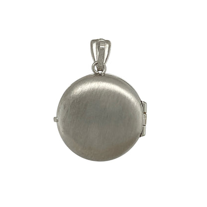 Add a touch of classic elegance to your jewellery collection with this pre-owned 9ct white gold patterned round locket, featuring timeless detailing and a refined finish—perfect for everyday wear or as a sentimental keepsake.

Design: The locket is styled in a traditional round shape with an attractive patterned front, adding texture and visual interest while maintaining a classic look.