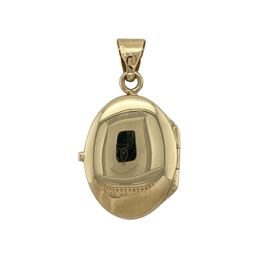 Add meaningful symbolism and timeless style to your jewellery collection with this pre-owned 9ct yellow gold family tree oval locket, offering a sentimental design with classic appeal—perfect for everyday wear or as a thoughtful keepsake.

Design: The locket features an oval shape with a detailed family tree motif on the front, representing connection, heritage, and growth.
Material: Made from 9-carat yellow gold, the warm polished finish enhances the decorative design and traditional style.