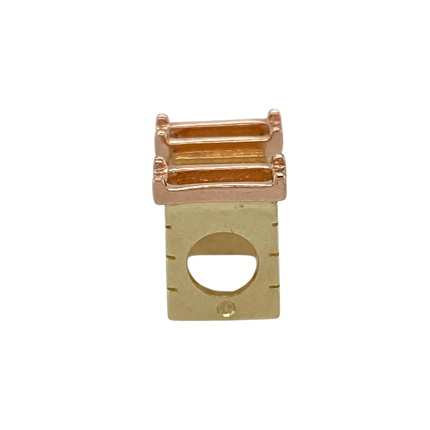 Add a touch of heritage-inspired charm to your jewellery collection with this pre-owned 9ct yellow and rose gold Clogau possible Westminster Abbey charm, combining distinctive Welsh gold tones with classic symbolism—perfect for bracelets or necklaces.

Design: The charm features an architectural-inspired motif believed to represent Westminster Abbey, presented in Clogau’s signature two-tone yellow and rose gold style for added depth and character.