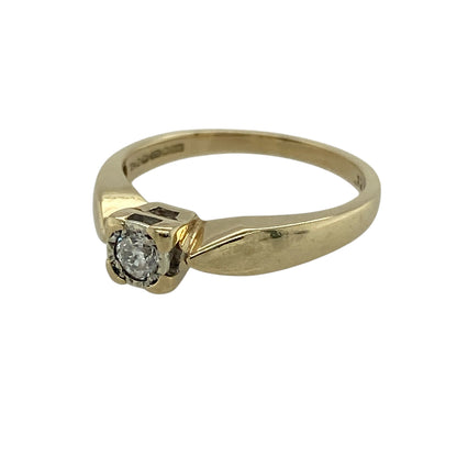 Add clean lines and timeless sparkle to your jewellery collection with this pre-owned 9ct yellow gold and diamond square setting solitaire ring, offering a classic design with a modern edge—perfect for everyday elegance or special occasions.

Design: The ring features a single brilliant-cut diamond with an approximate weight of 0.12ct, presented in a square-style setting that gives the solitaire a contemporary and structured look.