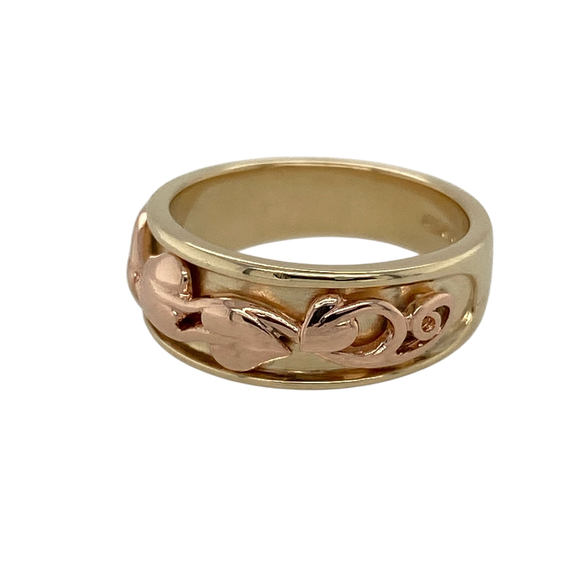 Bring natural beauty and symbolic elegance to your collection with this pre-owned 9ct yellow and rose gold Clogau inlaid Tree of Life band ring—a timeless design celebrating growth, strength, and connection.

Design: The ring features Clogau’s signature Tree of Life motif, with intricate rose gold inlays flowing across the yellow gold band to represent the harmony between nature and life’s continual growth.