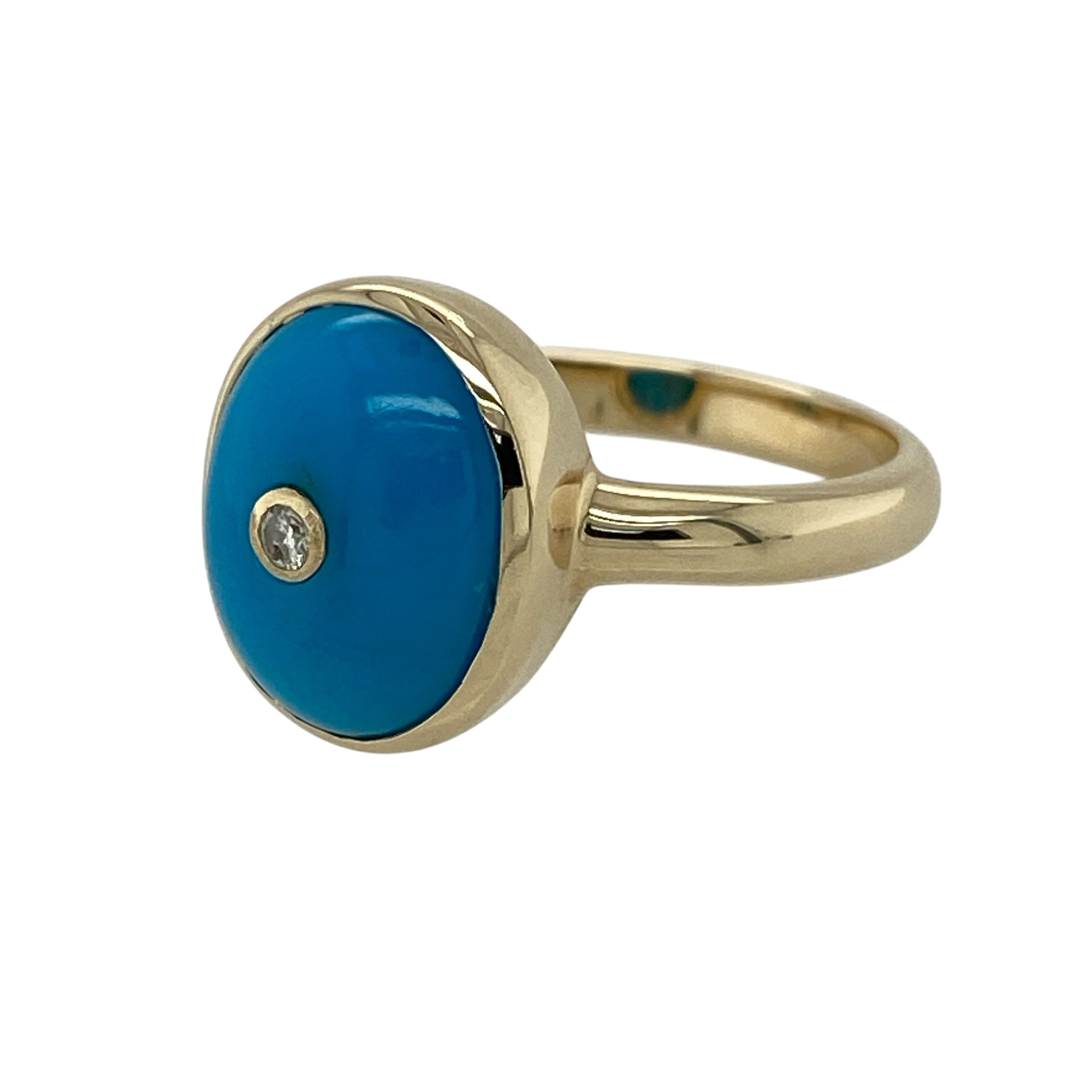 Add vibrant colour and classic charm to your jewellery collection with this pre-owned 9ct yellow gold diamond and turquoise coloured stone set ring, offering a bold focal point with refined detail—perfect for statement wear or everyday elegance.

Design: The ring features a striking oval turquoise coloured stone measuring approximately 12mm by 10mm, finished with a small diamond set at the centre for subtle sparkle and contrast.