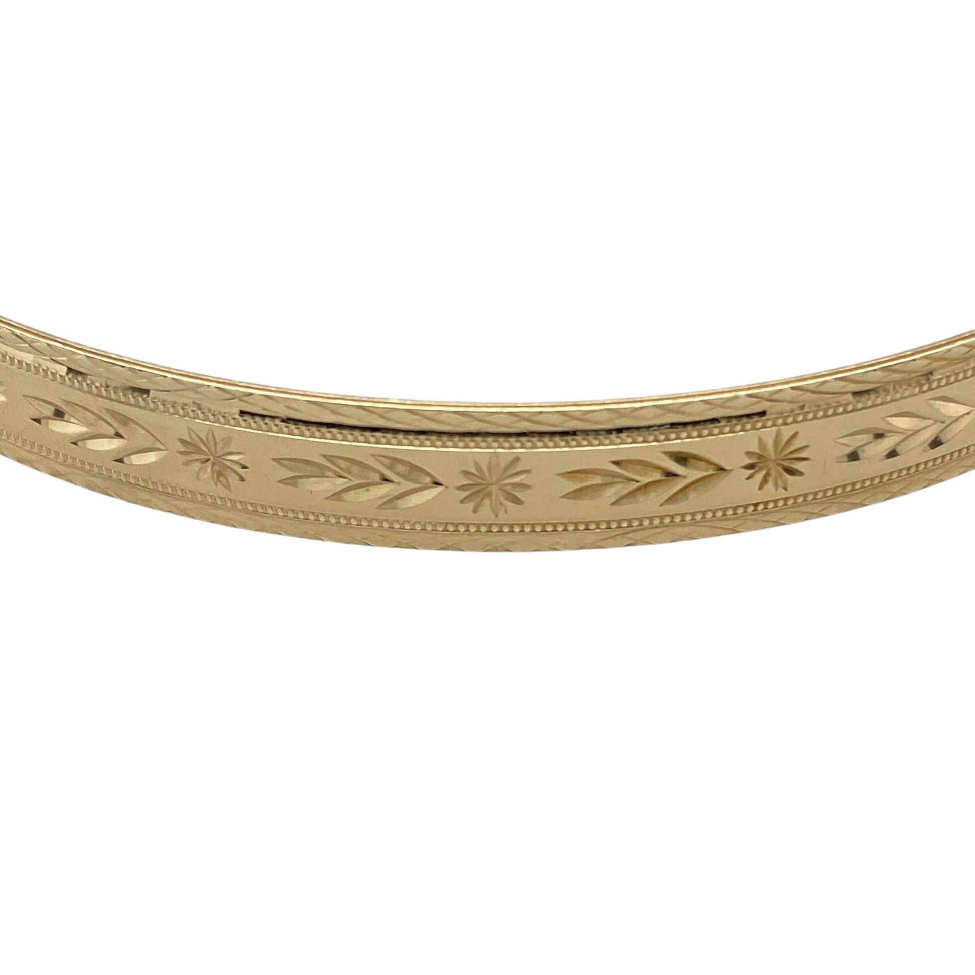 Add bold texture and timeless elegance to your jewellery collection with this pre-owned 9ct yellow solid gold patterned bangle, offering classic styling with a strong, confident presence—perfect for everyday wear or statement layering.

Design: The bangle features a solid construction with an attractive patterned finish across the surface, measuring approximately 7mm in width for a bold yet refined look.
