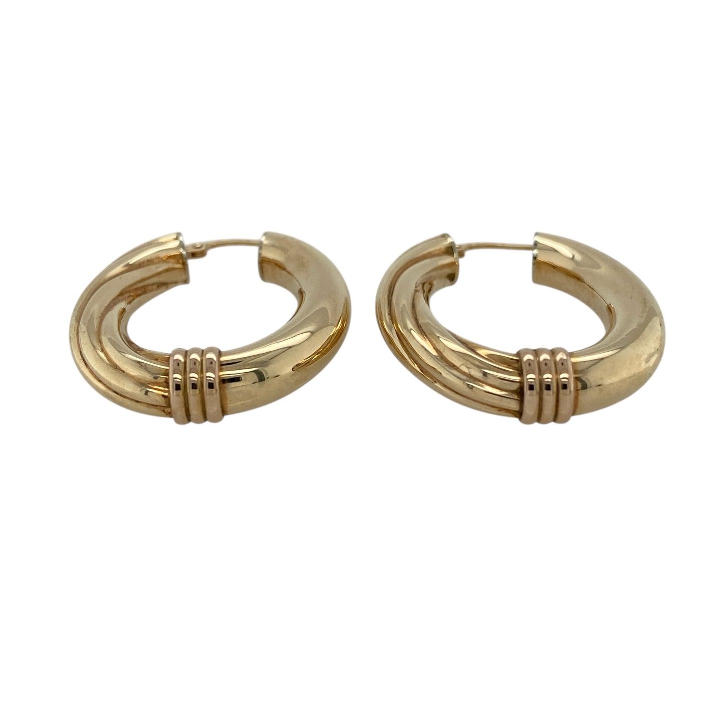 Add bold elegance and two-tone appeal to your jewellery collection with this pre-owned 9ct yellow and rose gold twisted large oval creole earrings, offering a striking design with classic charm.

Design: These large oval creole earrings feature a twisted profile that blends yellow and rose gold tones, creating depth, contrast, and eye-catching visual interest.
Material: Made from 9-carat yellow and rose gold, the warm mixed-metal finish enhances the twisted detailing and adds a distinctive, luxurious look.