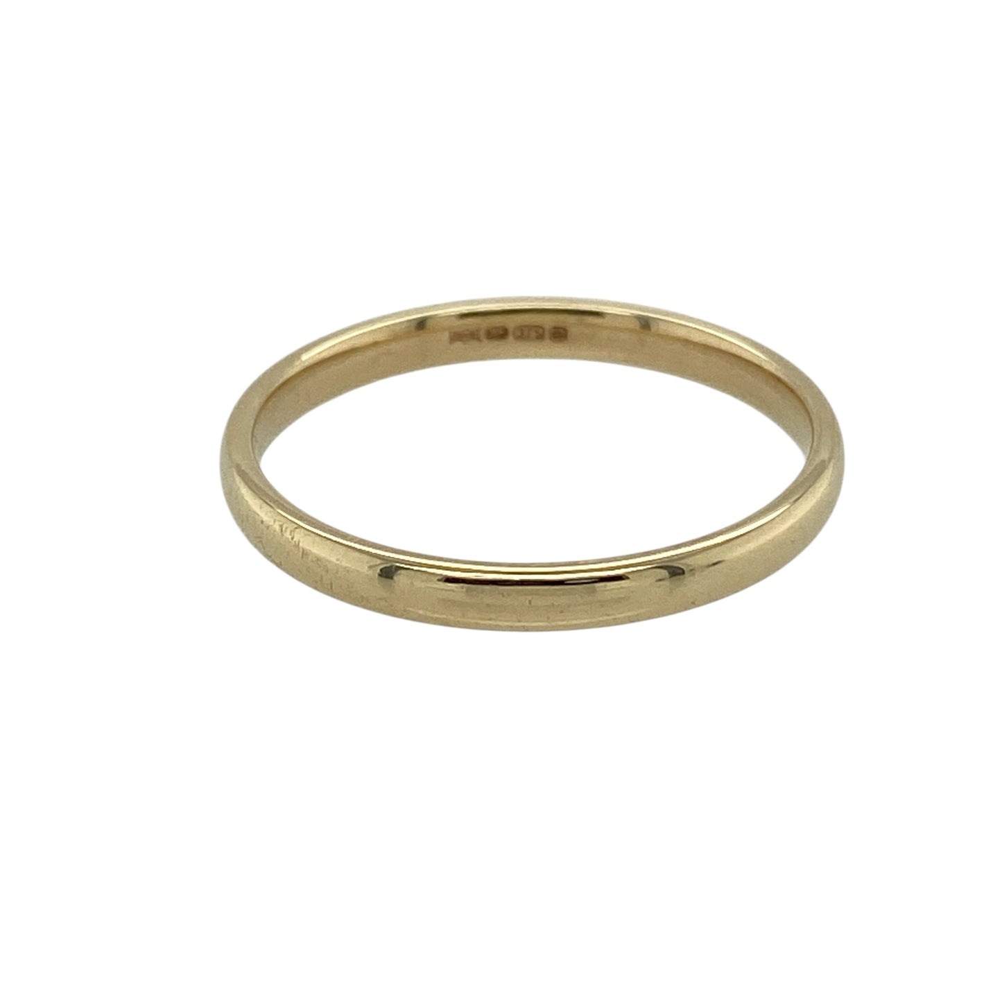 Celebrate timeless simplicity with this pre-owned 9ct yellow gold wedding band ring, offering a classic and understated design ideal for everyday wear.

Design: This ring features a smooth, plain band with a slim 2mm profile, giving it a refined and elegant appearance.
Material: Made from 9-carat yellow gold, the warm polished finish highlights the clean lines and traditional style.