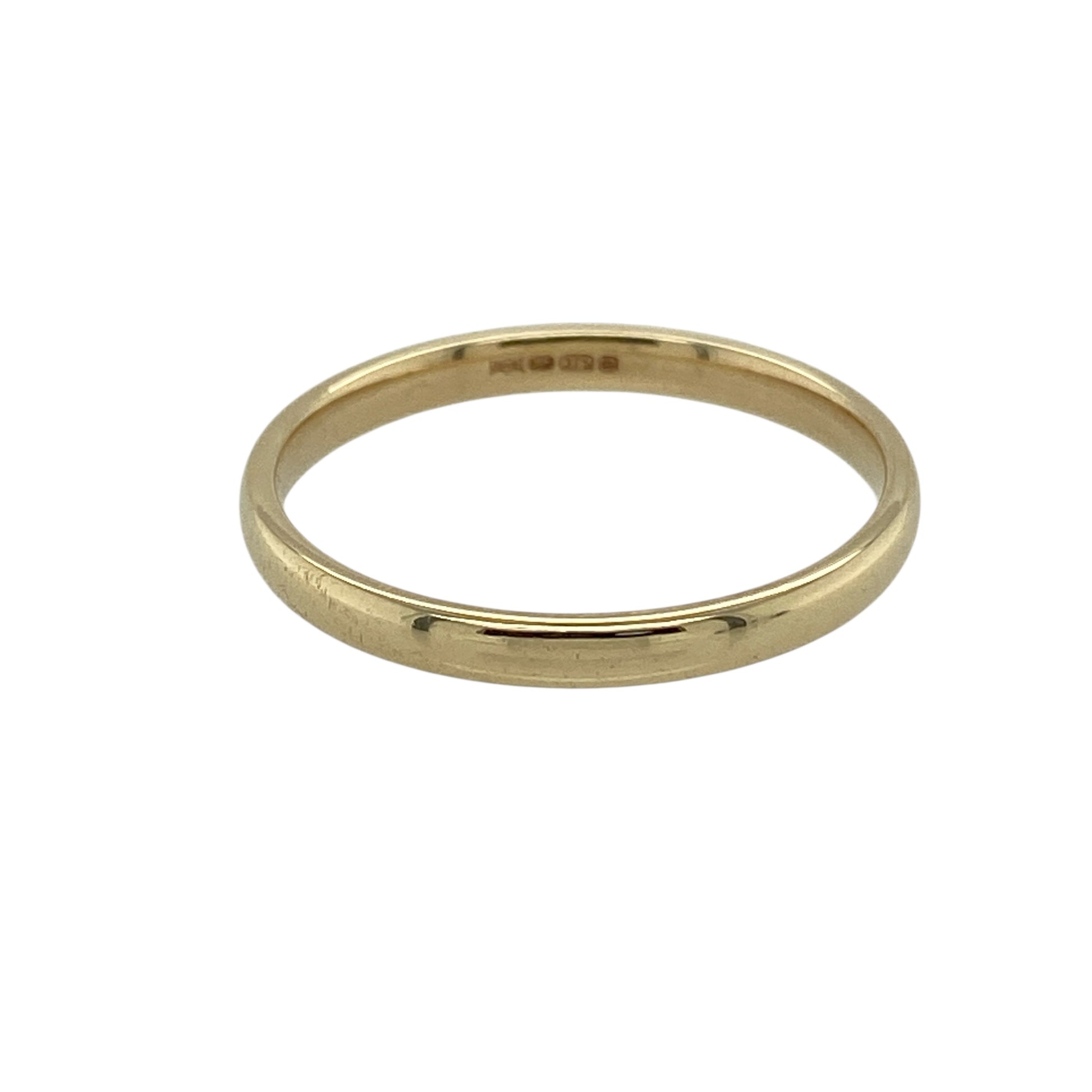Celebrate timeless simplicity with this pre-owned 9ct yellow gold wedding band ring, offering a classic and understated design ideal for everyday wear.

Design: This ring features a smooth, plain band with a slim 2mm profile, giving it a refined and elegant appearance.
Material: Made from 9-carat yellow gold, the warm polished finish highlights the clean lines and traditional style.