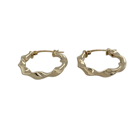 Add classic texture and timeless elegance to your jewellery collection with this pre-owned 9ct yellow gold twisted oval creole earrings, offering a lightweight yet refined design.

Design: These creole earrings feature an oval hoop shape with a twisted profile, creating subtle texture and visual interest while maintaining a traditional silhouette.
Material: Made from 9-carat yellow gold, the warm polished finish enhances the twisted detailing and gives the earrings lasting appeal.