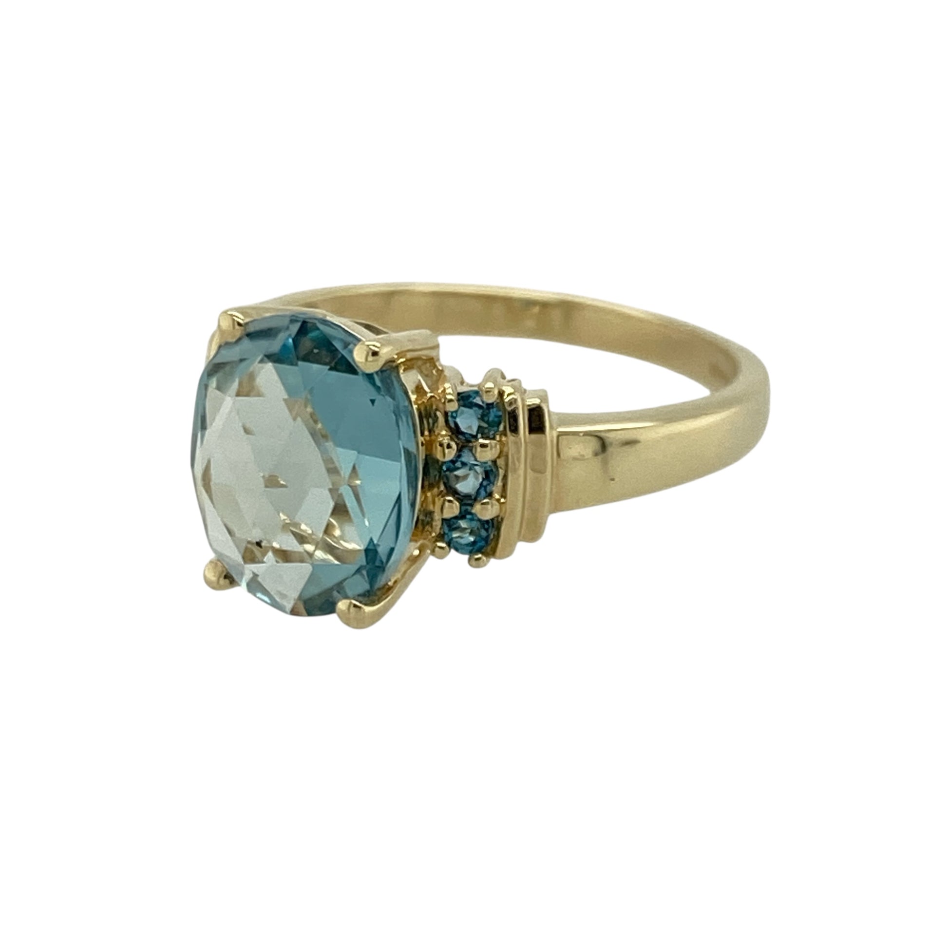 Add vibrant colour and elegant sparkle to your jewellery collection with this pre-owned 9ct yellow gold blue topaz ring, offering a bold centrepiece with refined detail.

Design: This ring features a striking oval blue topaz measuring approximately 10mm by 8mm at the centre, creating a bright and eye-catching focal point. Three smaller topaz stones are arranged on each side, adding balance and additional shimmer to the design.