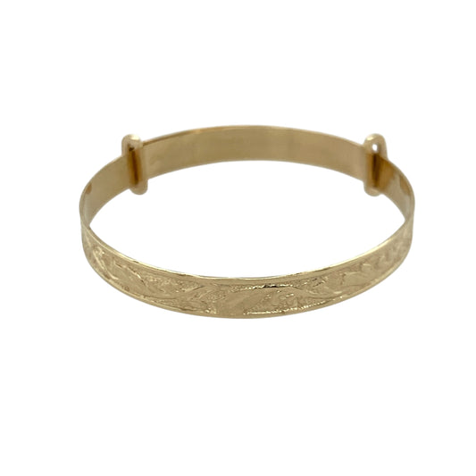 Add a charming and thoughtful keepsake to your jewellery collection with this pre-owned 9ct yellow gold patterned expanding baby bangle, offering classic design in an adjustable form.

Design: This baby bangle features a patterned finish across the surface, adding delicate texture while maintaining a traditional and elegant look.
Material: Made from 9-carat yellow gold, the warm polished tone enhances the decorative detailing and gives the piece lasting appeal.