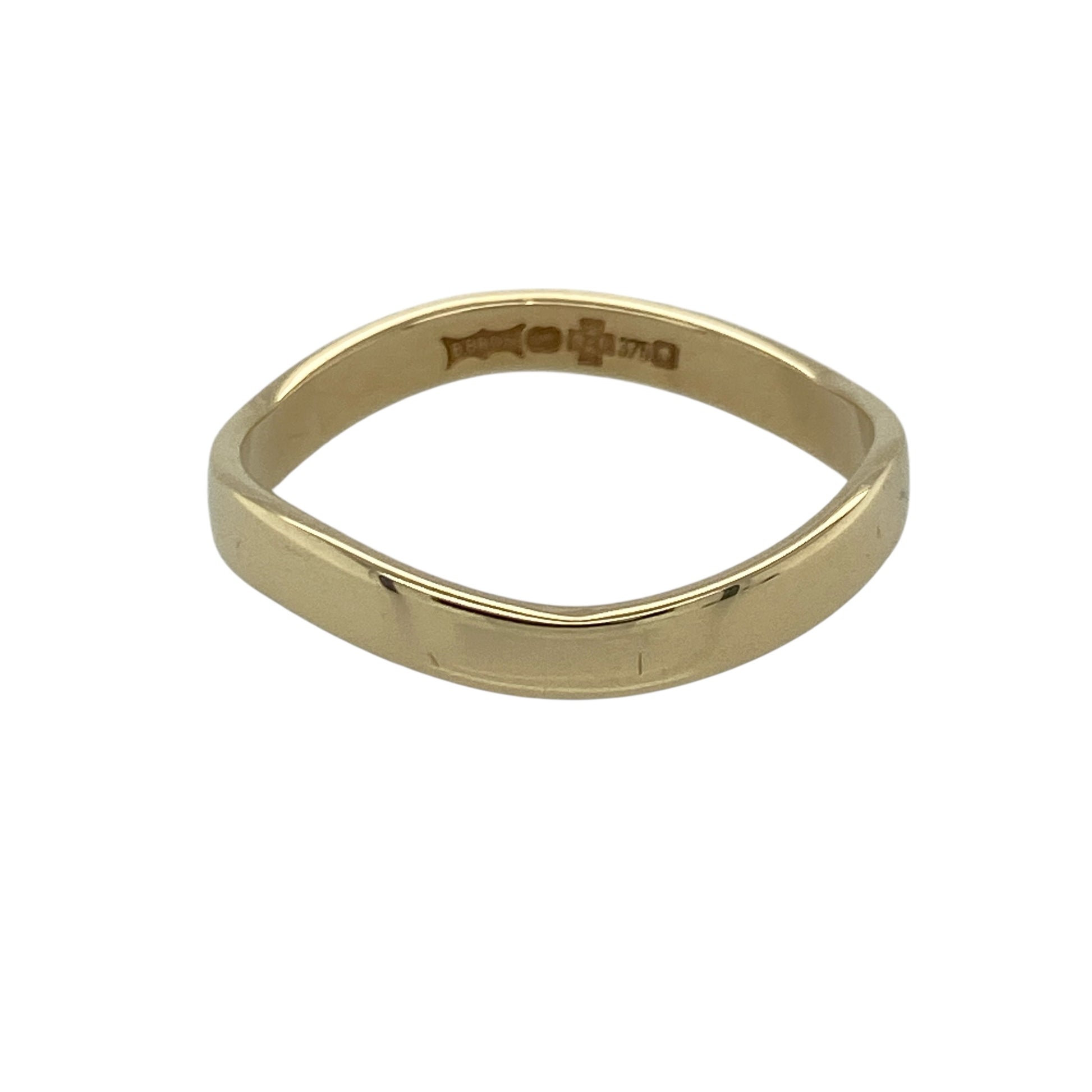 Add subtle detail to your jewellery collection with this pre-owned 9ct gold 3mm wavey band ring, offering a modern twist on a classic band design. Ideal for everyday wear, stacking, or as a unique wedding ring alternative.

Design: The ring features a 3mm wide band with a gentle wave pattern flowing around the entire circumference. The curved profile creates soft movement and visual interest while maintaining a clean and wearable silhouette.
