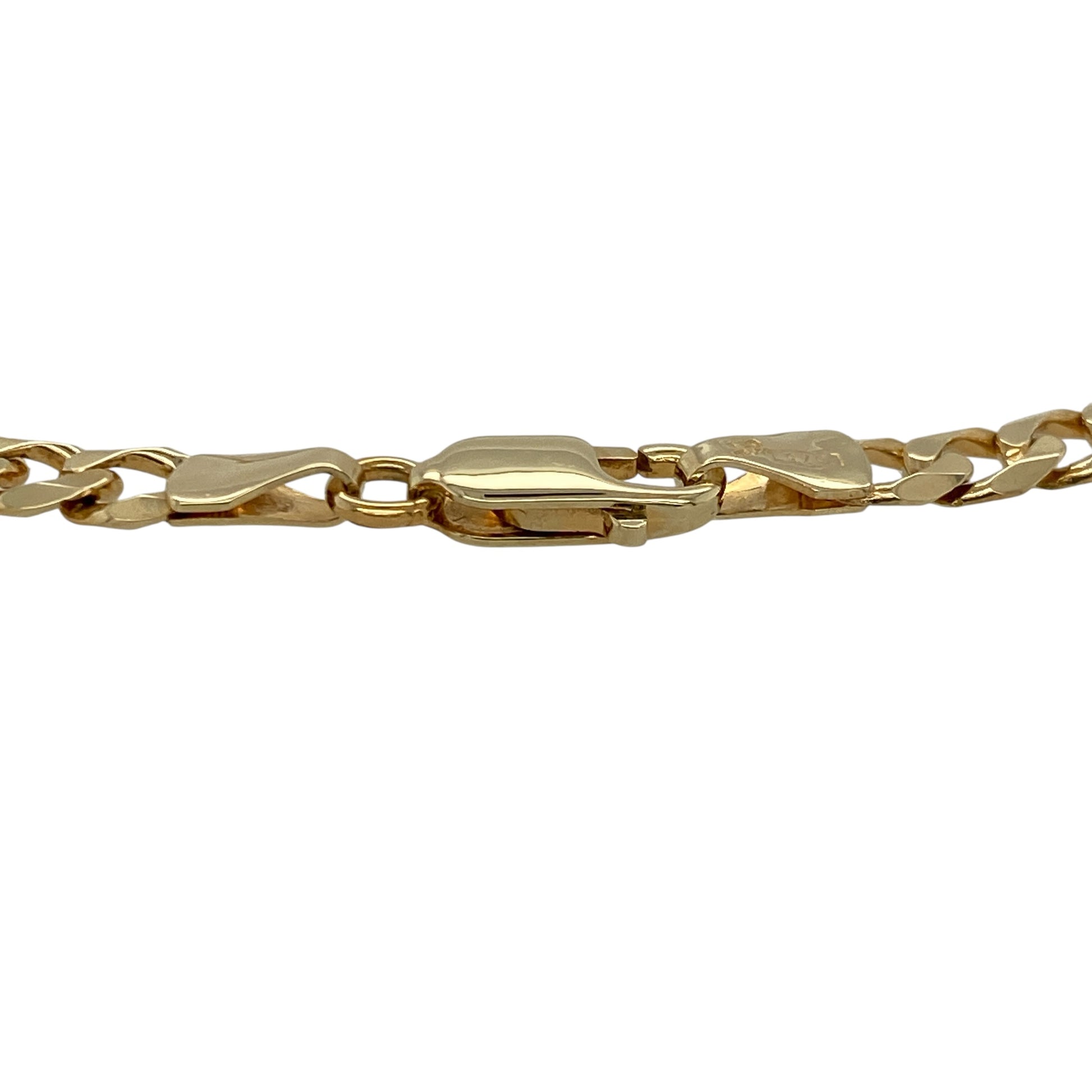 Add classic versatility to your jewellery collection with this pre-owned 9ct yellow gold 8" curb bracelet, offering timeless styling with a refined profile. A perfect piece for everyday wear or layering with other gold bracelets.

Design: The bracelet features traditional curb links measuring approximately 5mm in width, creating a sleek and well-balanced look on the wrist. The interlocking links lie smoothly against the skin for a clean and structured finish.