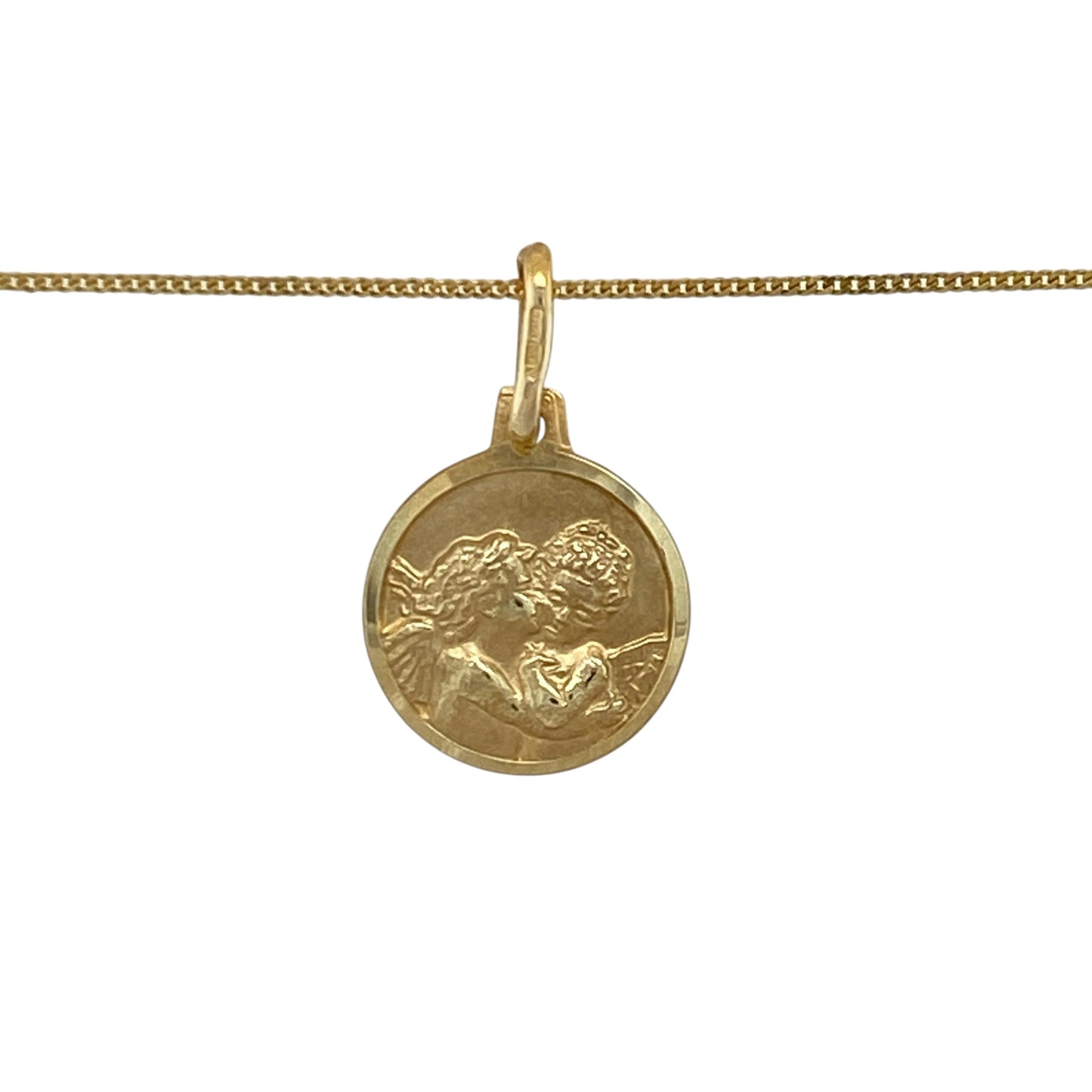 Add a touch of classic charm to your jewellery collection with this pre-owned 9ct yellow gold round cherub pendant necklace, featuring a beautifully detailed design with timeless appeal. A meaningful piece perfect for everyday wear or gifting.

Design: The pendant is round in shape and features an engraved cherub motif at its centre, symbolising love and protection. Measuring approximately 2.1cm in length including the bail, it offers a delicate yet noticeable presence on the neckline.