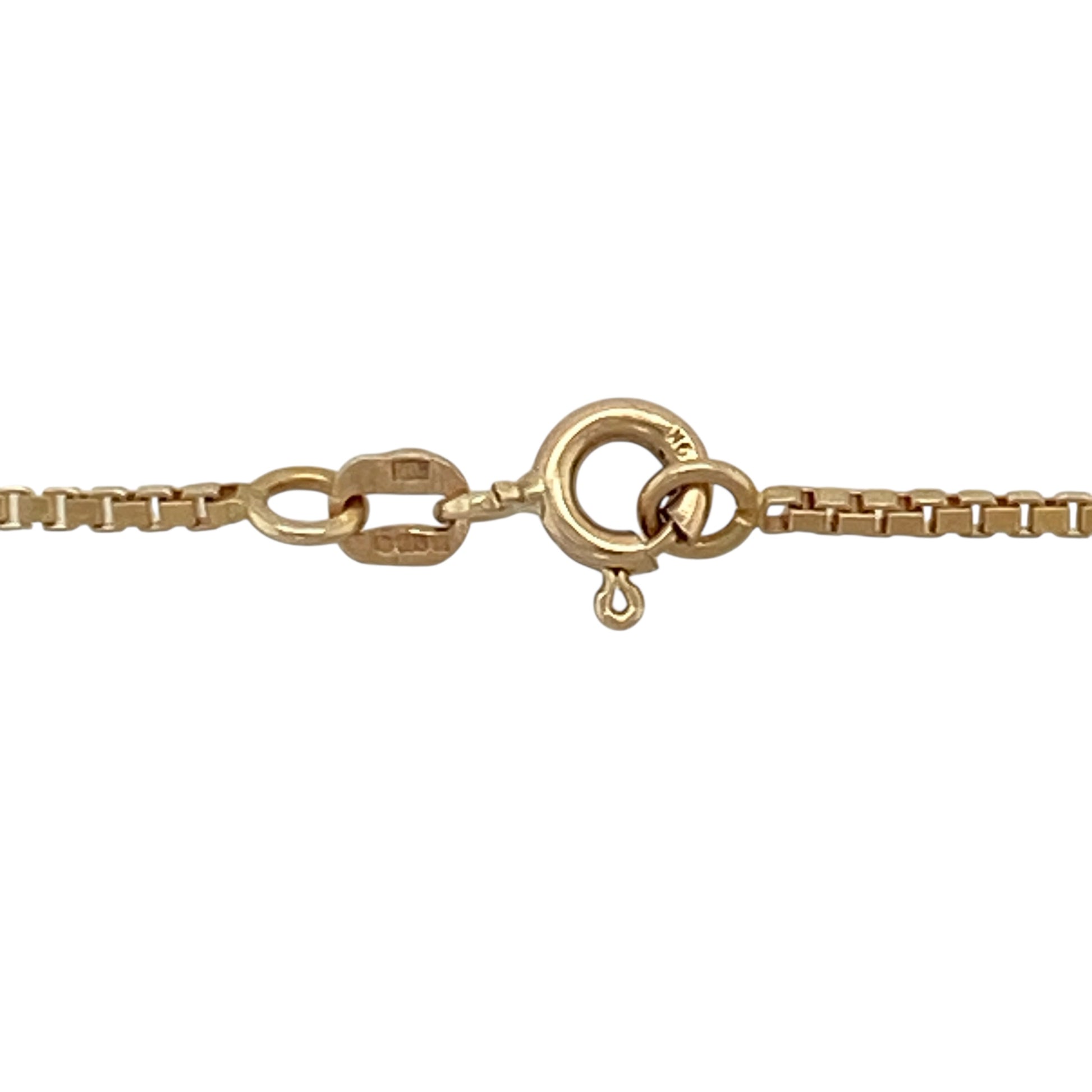 Add sleek simplicity to your jewellery collection with this pre-owned 9ct yellow gold 17" box chain, offering a clean and contemporary profile. A versatile piece perfect for everyday wear or pairing with a pendant.

Design: The chain measures approximately 1mm in width and features classic square box links, creating a smooth and structured appearance. The uniform design provides subtle light reflection and a refined finish along the neckline.