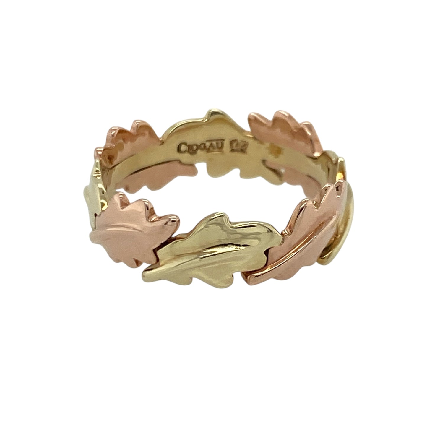 Celebrate heritage and timeless design with this pre-owned 9ct yellow and rose gold Clogau Royal Oak Leaf band ring, combining symbolic detailing with elegant two-tone styling. A distinctive piece perfect for everyday wear or meaningful gifting.

Design: The band measures approximately 6mm in width and features the iconic Royal Oak leaf motif flowing around the ring. The intricate leaf detailing in contrasting rose gold creates depth and highlights the nature-inspired pattern against the yellow gold base.