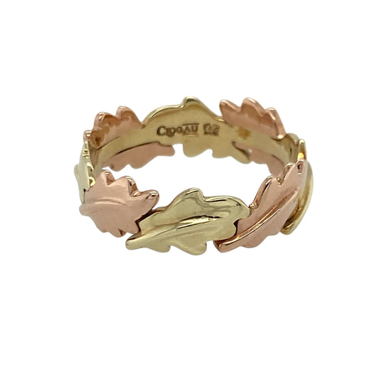 Celebrate heritage and timeless design with this pre-owned 9ct yellow and rose gold Clogau Royal Oak Leaf band ring, combining symbolic detailing with elegant two-tone styling. A distinctive piece perfect for everyday wear or meaningful gifting.

Design: The band measures approximately 6mm in width and features the iconic Royal Oak leaf motif flowing around the ring. The intricate leaf detailing in contrasting rose gold creates depth and highlights the nature-inspired pattern against the yellow gold base.