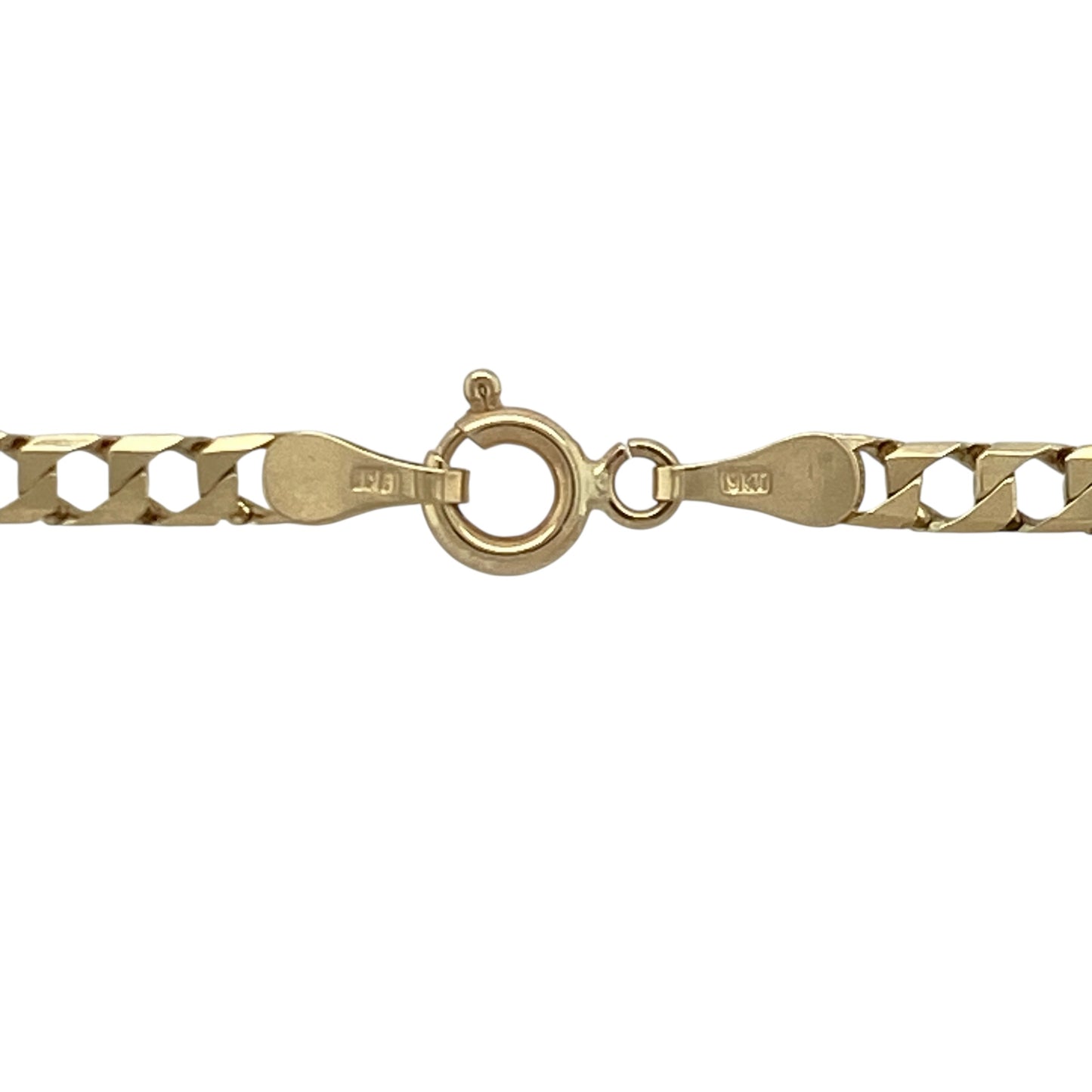 Add classic length and everyday versatility to your jewellery collection with this pre-owned 9ct yellow gold 24" curb chain, offering timeless styling with a confident presence. Ideal for wearing alone or pairing with a pendant.

Design: The chain measures approximately 3mm in width and features traditional interlocking curb links, creating a smooth and structured profile. The flat links sit neatly against the neckline, reflecting light with a subtle polished shine.