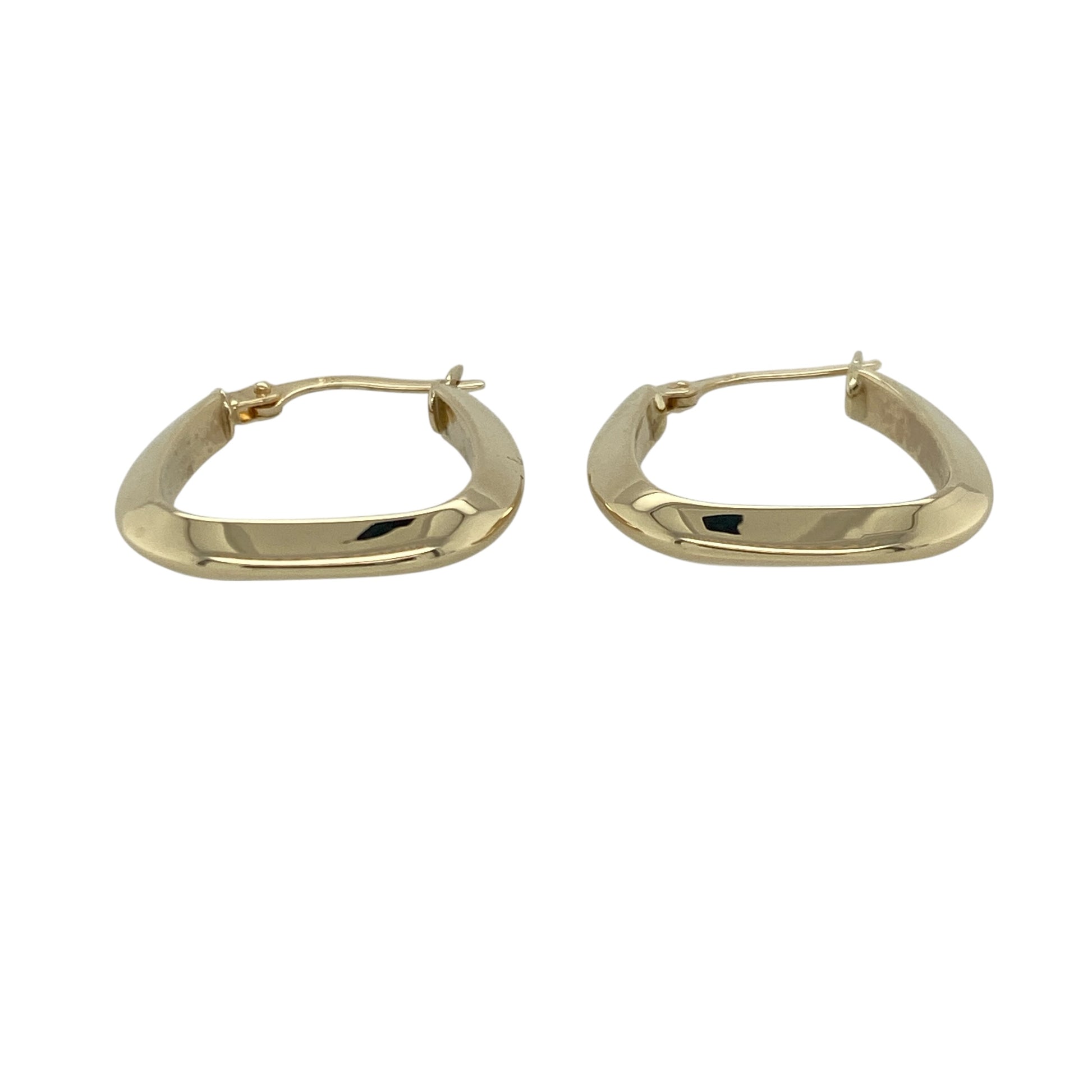 Add a stylish twist to a classic look with these pre-owned 9ct yellow gold plain handbag style creole earrings, a versatile and elegant choice for everyday wear.

Design: These earrings feature a smooth, plain finish in a distinctive handbag-style creole shape, offering a modern variation on traditional hoop earrings. The softly curved silhouette creates a flattering and feminine look.
Material: Made from 9-carat yellow gold, the warm polished tone enhances the clean, sculpted lines of the design.