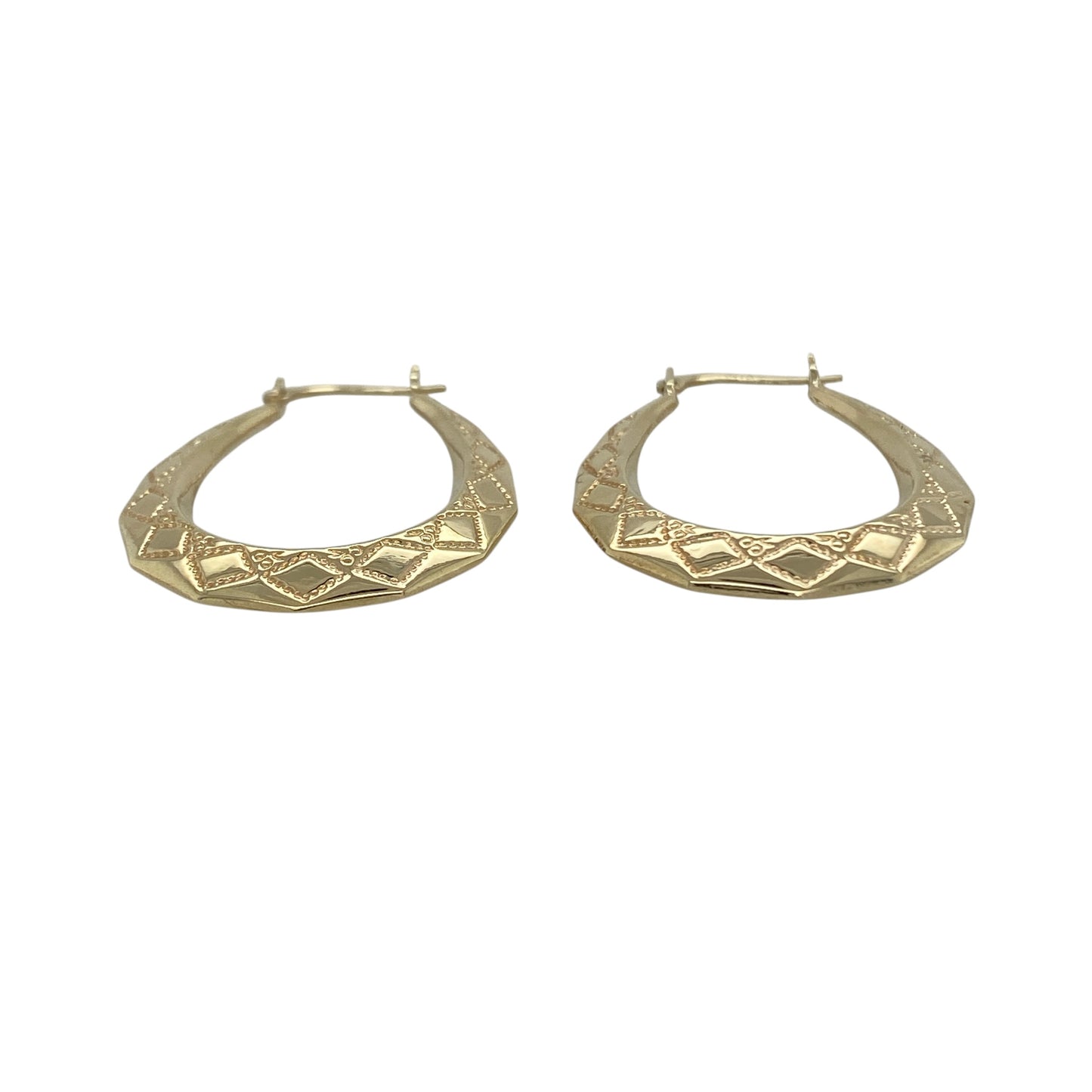 Add subtle texture to your jewellery collection with these pre-owned 9ct yellow gold patterned oval creole earrings, a timeless and versatile choice for everyday wear.

Design: These earrings feature a classic oval creole shape enhanced with delicate patterned detailing, creating a light-catching finish. The elongated oval profile offers a flattering silhouette while maintaining a refined and understated look.