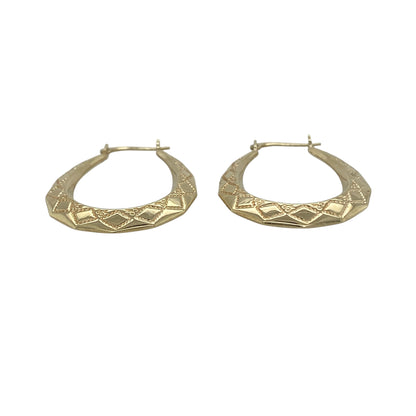 Add subtle texture to your jewellery collection with these pre-owned 9ct yellow gold patterned oval creole earrings, a timeless and versatile choice for everyday wear.

Design: These earrings feature a classic oval creole shape enhanced with delicate patterned detailing, creating a light-catching finish. The elongated oval profile offers a flattering silhouette while maintaining a refined and understated look.