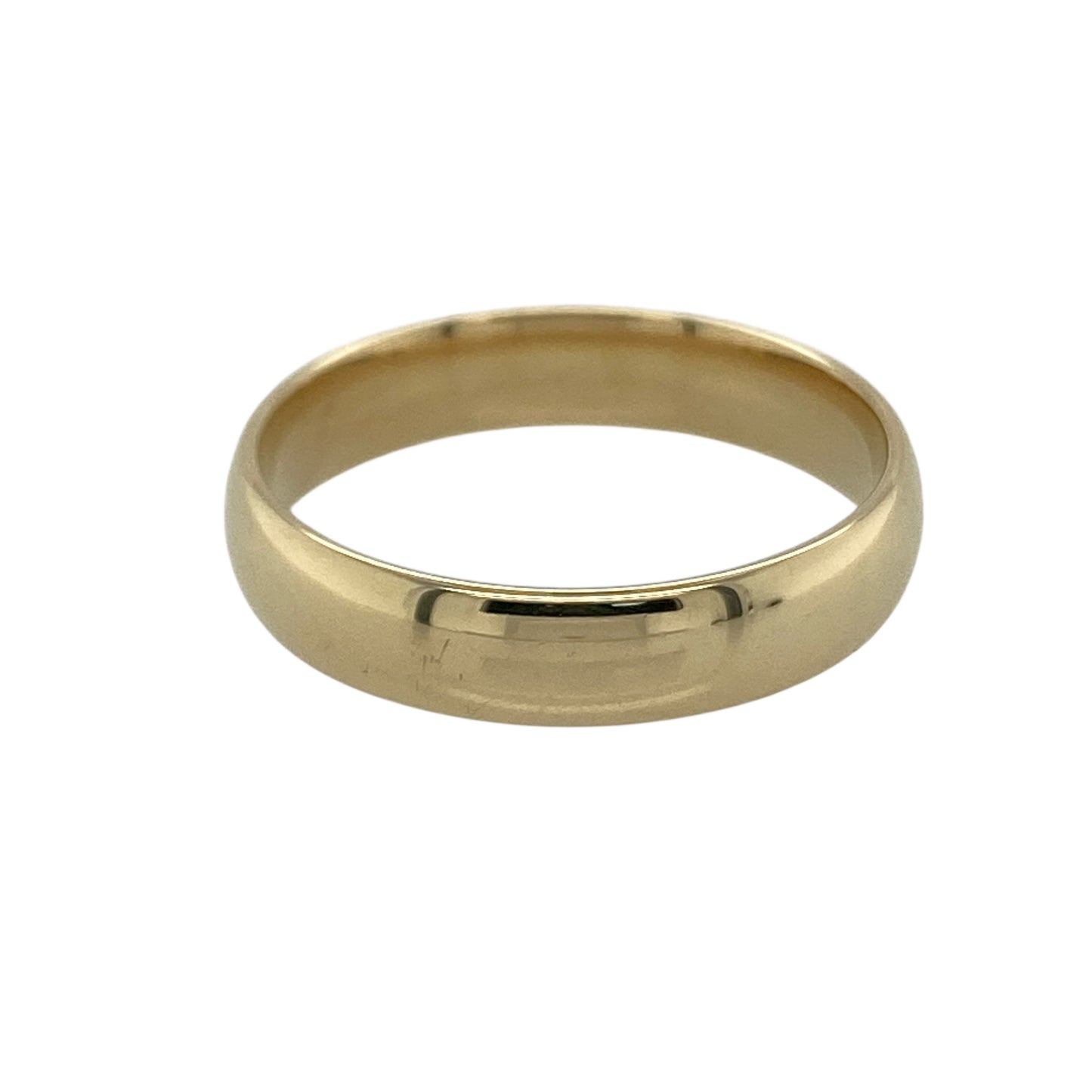 Celebrate timeless simplicity with this pre-owned 9ct yellow gold 4mm wedding band ring, a classic and versatile piece ideal for everyday wear or marking a special commitment.

Design: This ring features a traditional 4mm wide band with a smooth, polished finish, offering a balanced and understated profile on the finger. The medium width provides noticeable presence while maintaining a clean and timeless look.