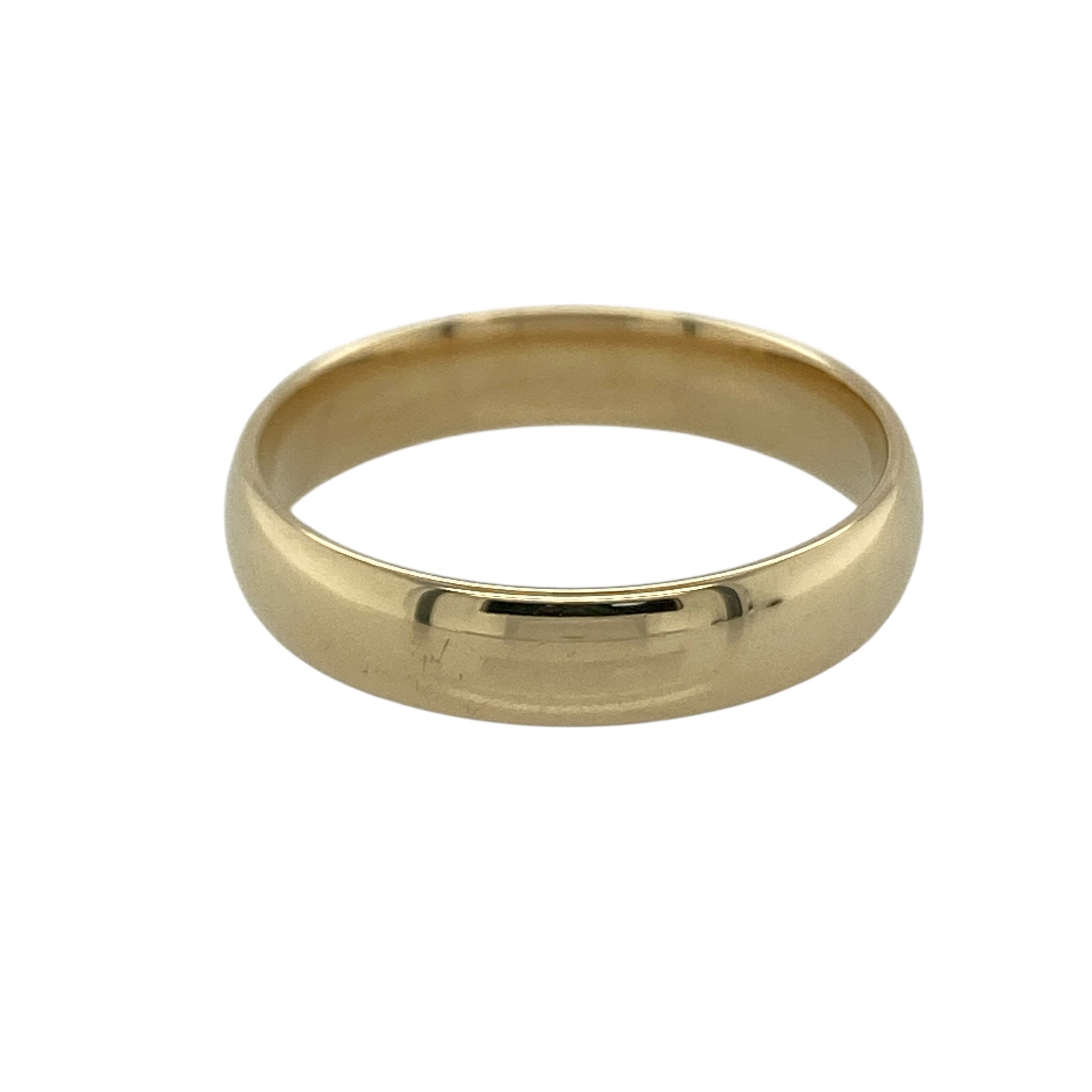 Celebrate timeless simplicity with this pre-owned 9ct yellow gold 4mm wedding band ring, a classic and versatile piece ideal for everyday wear or marking a special commitment.

Design: This ring features a traditional 4mm wide band with a smooth, polished finish, offering a balanced and understated profile on the finger. The medium width provides noticeable presence while maintaining a clean and timeless look.