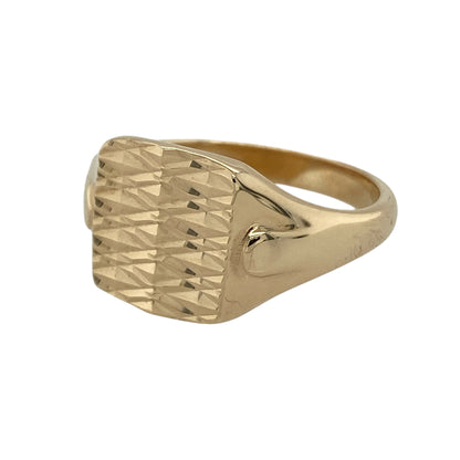 Make a powerful statement with this pre-owned 9ct yellow gold patterned rectangle signet ring—an impressive piece with bold proportions and timeless appeal.

Design: The rectangular signet head measures approximately 13mm high, offering a strong and commanding presence on the hand. The patterned detailing across the front adds texture and character, giving the ring a distinctive finish while maintaining a classic signet silhouette.