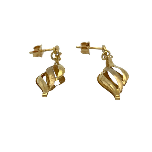 Add effortless elegance to your jewellery collection with these pre-owned 9ct yellow gold swirl drop earrings—an understated yet eye-catching design perfect for both everyday wear and special occasions.

Design: The earrings feature a graceful swirl drop motif, creating soft curves that catch the light beautifully with every movement. The flowing design offers a timeless and feminine look, making them easy to pair with both casual and formal outfits.
