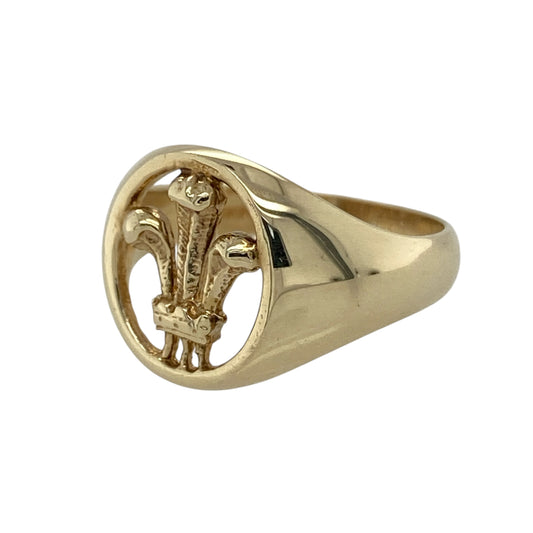 Showcase heritage and timeless symbolism with this pre-owned 9ct yellow gold Welsh Three Feathers open oval signet ring—an eye-catching piece rich in tradition and classic style.

Design: The open oval signet head measures approximately 13mm high and features the iconic Welsh Three Feathers emblem at its centre. The detailed design creates depth and character, while the openwork finish adds lightness and definition to the traditional signet silhouette.