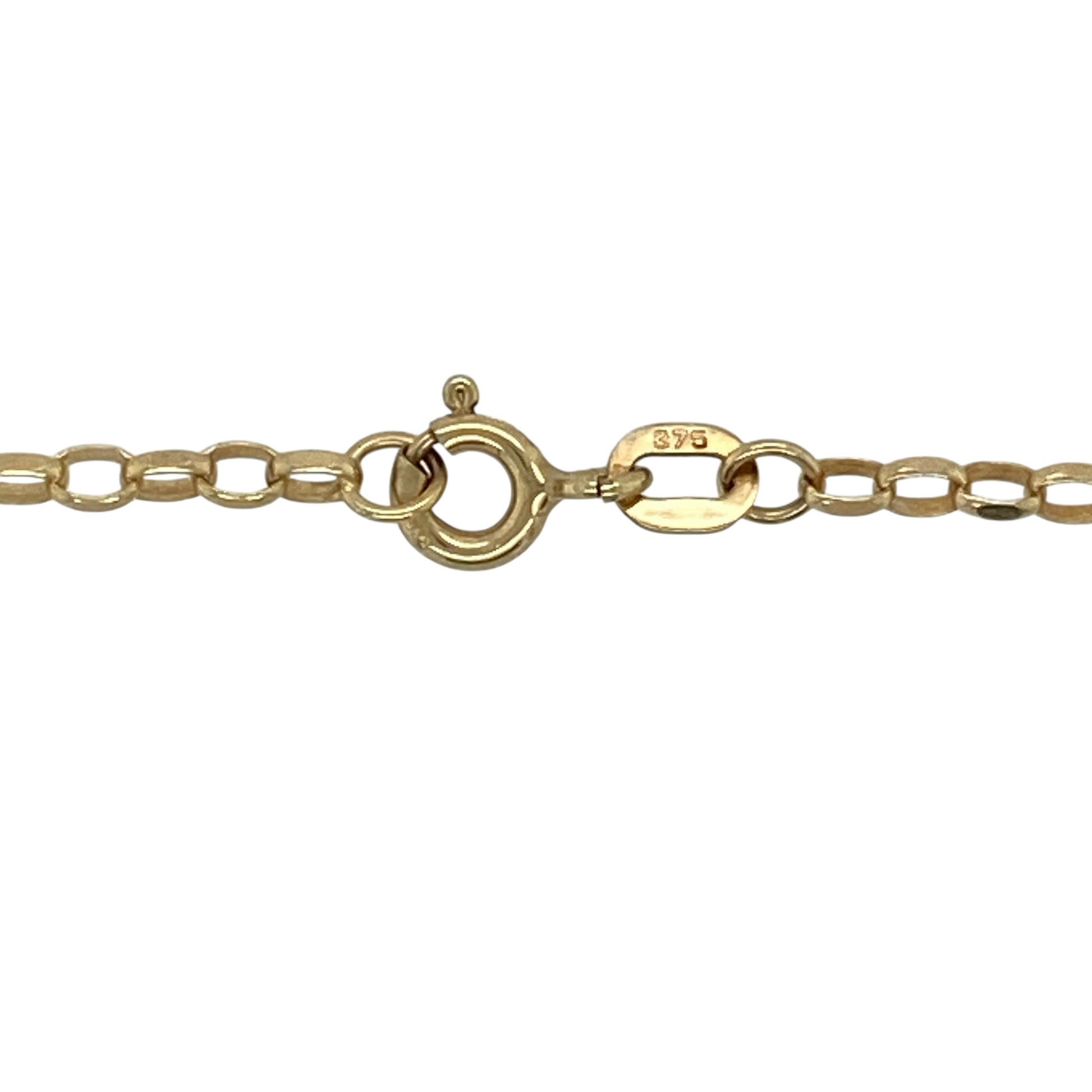 Add effortless versatility to your jewellery collection with this pre-owned 9ct yellow gold 26" belcher chain—an elegant longer-length piece perfect for layering or everyday wear.

Design: The chain features classic round belcher links measuring approximately 2mm wide, creating a clean and uniform profile. The simple link style offers timeless appeal and pairs easily with a variety of pendants.