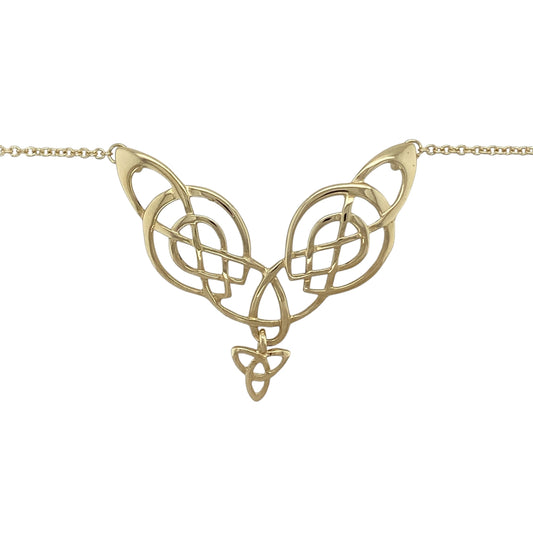 Celebrate heritage and timeless symbolism with this pre-owned 9ct yellow gold Celtic knot style 16" necklace—an elegant piece perfect for everyday wear or meaningful gifting.

Design: The necklace features a beautifully detailed Celtic knot motif, symbolising eternity and interconnectedness. The flowing interwoven design creates texture and visual depth while maintaining a refined and wearable profile.