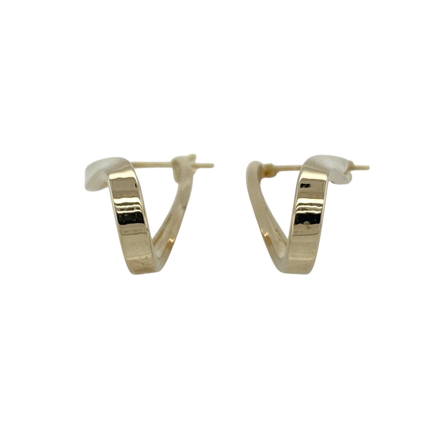 Add classic elegance with a touch of texture to your jewellery collection with these pre-owned 9ct yellow gold twist oval creole earrings, offering a timeless hoop style with subtle detail—perfect for everyday wear.

Design: The earrings feature an elegant oval creole shape with a delicate twisted pattern running along the front, creating texture and light-catching detail. The twist design adds depth and visual interest while maintaining a classic hoop silhouette.