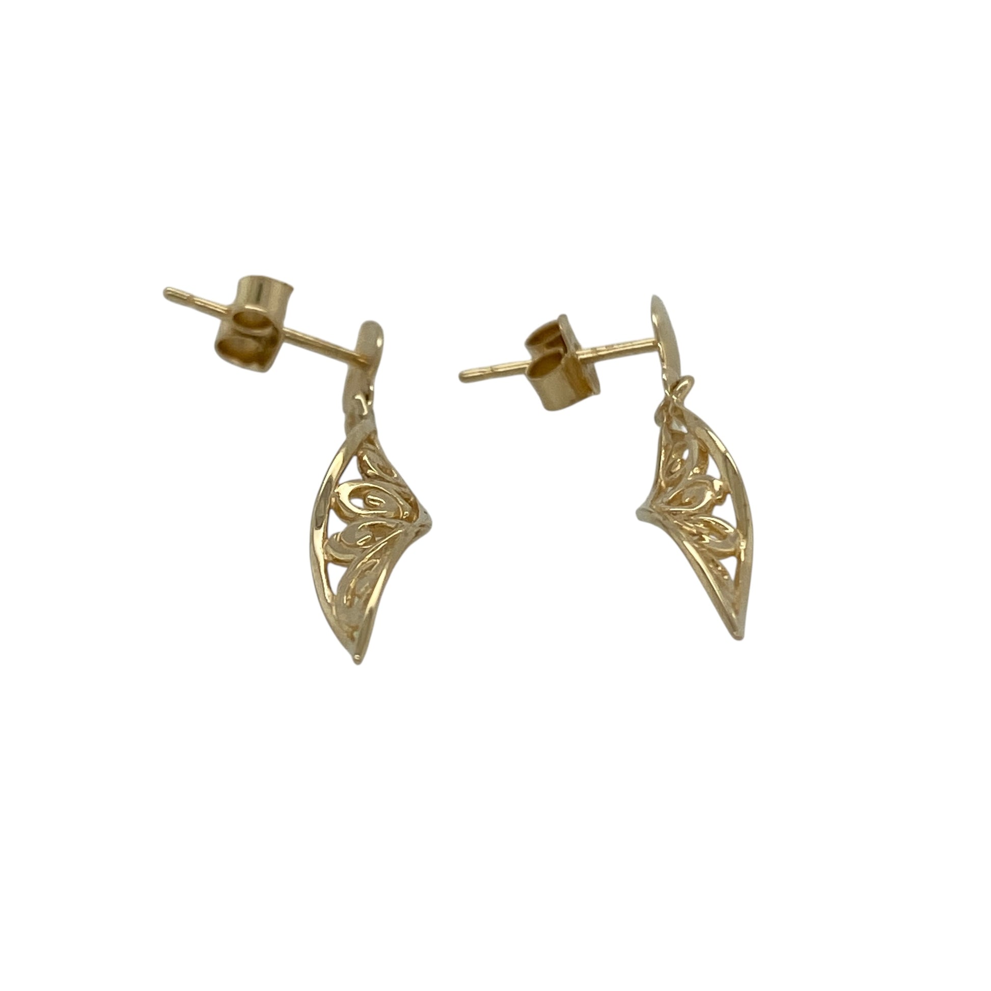 Add graceful movement and timeless detail to your jewellery collection with these pre-owned 9ct yellow gold patterned swirl drop earrings, offering classic gold styling with an elegant decorative finish—perfect for everyday wear or special occasions.

Design: The earrings feature a flowing swirl drop design with delicate patterned detailing that catches the light beautifully. The curved shape creates a soft, elegant silhouette while adding texture and visual interest.