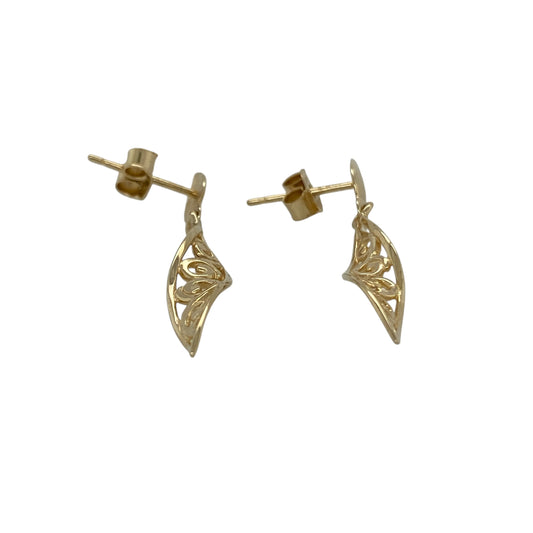 Add graceful movement and timeless detail to your jewellery collection with these pre-owned 9ct yellow gold patterned swirl drop earrings, offering classic gold styling with an elegant decorative finish—perfect for everyday wear or special occasions.

Design: The earrings feature a flowing swirl drop design with delicate patterned detailing that catches the light beautifully. The curved shape creates a soft, elegant silhouette while adding texture and visual interest.