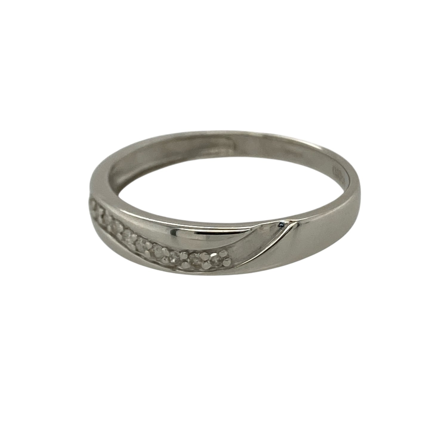 Add graceful sparkle to your jewellery collection with this pre-owned 9ct white gold diamond wave band ring, featuring a flowing design that combines elegance with subtle brilliance—perfect for everyday wear or as a stylish stacking ring.

Design: The front of the band measures approximately 4mm wide and features a gentle wave pattern across the surface, accented with sparkling diamonds.