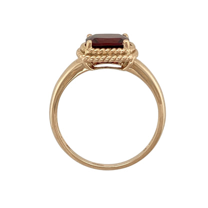 9ct Gold & Garnet Set Solitaire Ring