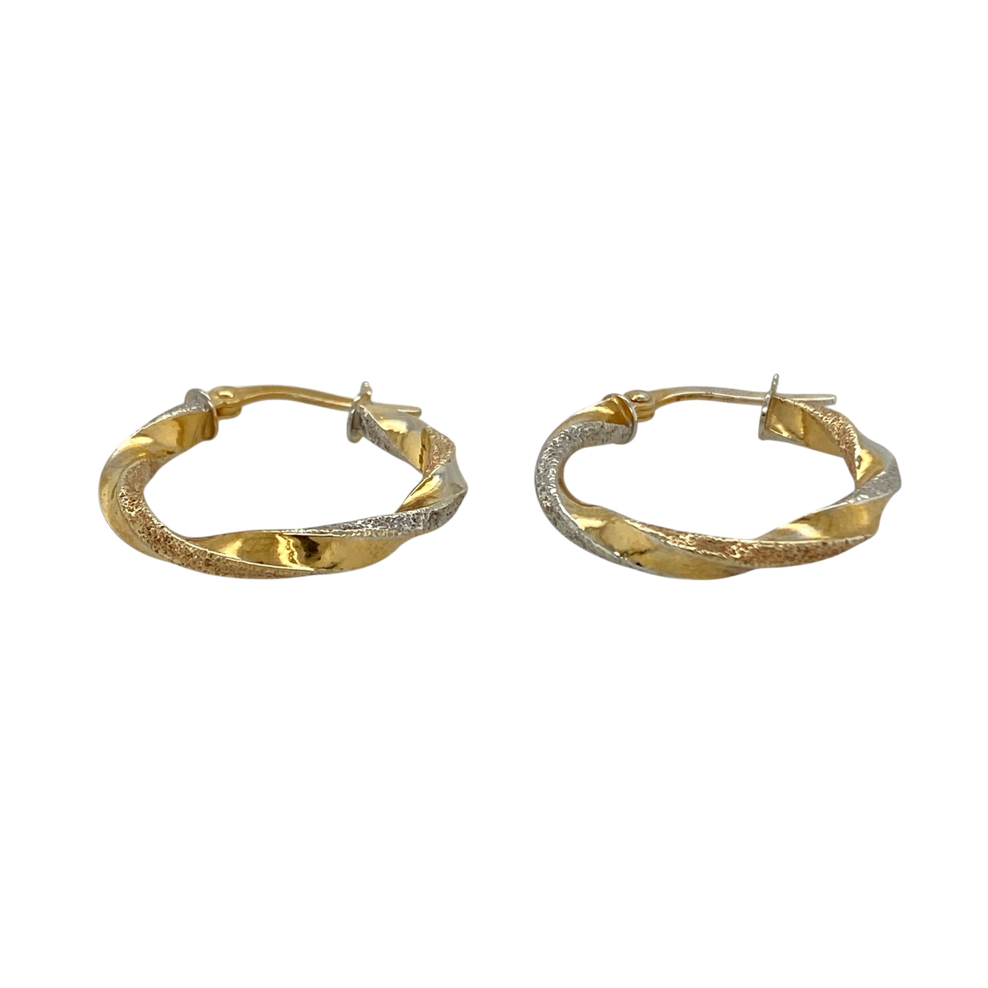 Add subtle sparkle and elegant contrast to your jewellery collection with these pre-owned 9ct yellow and white gold twisted sparkle hoop creole earrings, featuring a classic two-tone design—perfect for everyday wear.

Design: The earrings feature a traditional hoop creole shape with a twisted design that combines yellow and white gold. The textured sparkle finish catches the light beautifully, creating a delicate shimmer as the earrings move.