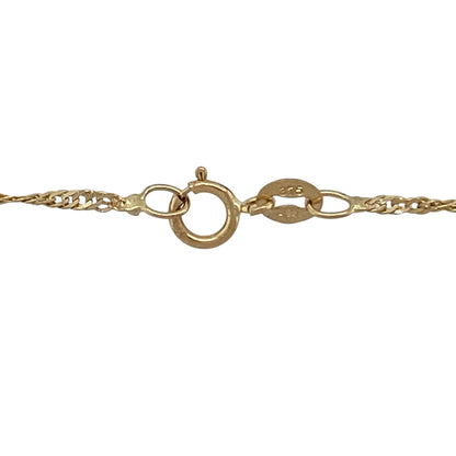 Add delicate sparkle and elegant movement to your jewellery collection with this pre-owned 9ct yellow gold 24" Singapore chain, featuring a refined twisted design—perfect for everyday wear or pairing with a pendant.

Design: The chain features the classic Singapore link style measuring approximately 1mm in width, created from fine twisted links that reflect light beautifully for a subtle shimmering effect.