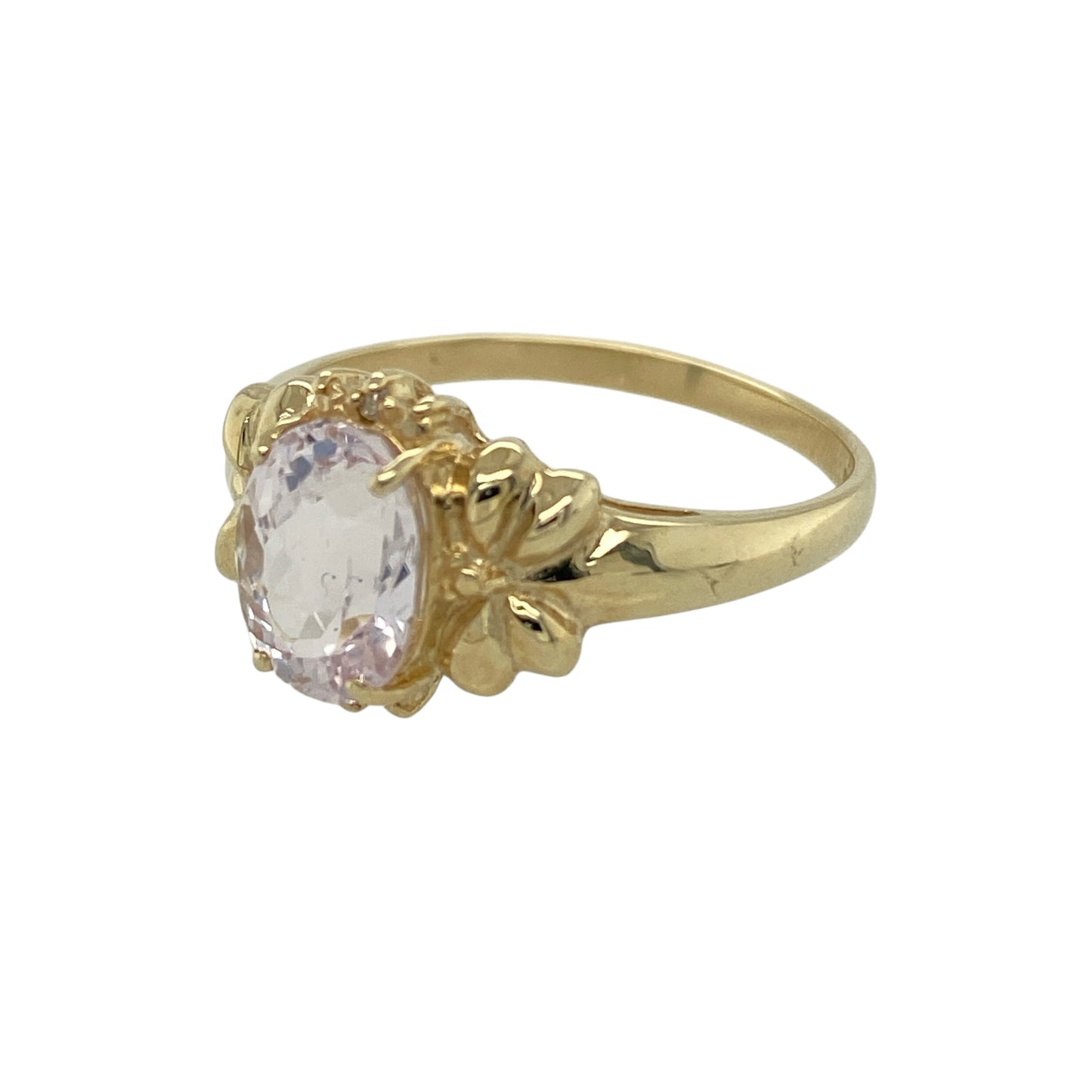 Add feminine charm and soft colour to your jewellery collection with this pre-owned 9ct yellow gold pink stone ring, featuring delicate bow detailing and a classic gemstone design—perfect for everyday wear or as a thoughtful gift.

Design: The ring features an oval pink stone measuring approximately 8mm by 6mm, creating a striking yet elegant focal point. The shoulders are decorated with charming bow details, adding a playful and decorative touch to the overall design.
