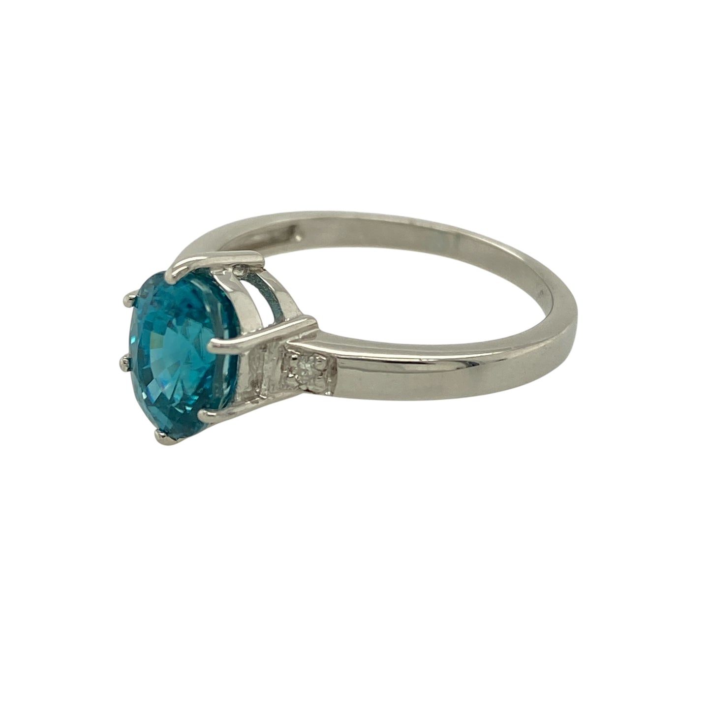Add vibrant colour and refined sparkle to your jewellery collection with this pre-owned 9ct white gold diamond and blue stone ring, featuring a classic gemstone design—perfect as a statement dress ring or elegant everyday piece.

Design: The ring showcases an oval blue stone at the centre measuring approximately 8mm by 6mm, creating a striking focal point. Sparkling diamond accents complement the centre stone, enhancing its colour while adding extra brilliance to the design.
Material: Made from 9ct white go