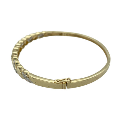Add elegant sparkle and timeless style to your jewellery collection with this pre-owned 9ct yellow gold diamond twisted hinged bangle, featuring a refined and eye-catching design—perfect for everyday wear or special occasions.

Design: The bangle features a graceful twisted design across the front, accented with sparkling diamonds that add subtle brilliance. The flowing twist pattern creates a sophisticated and light-catching appearance.
