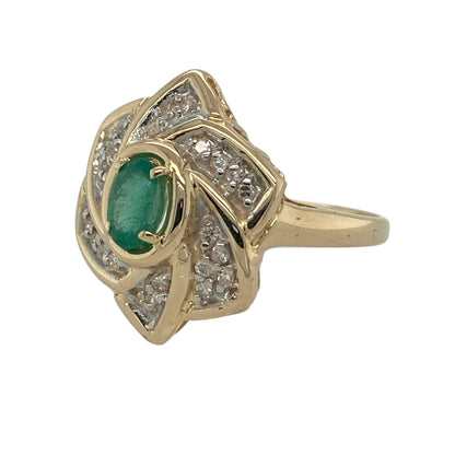 Add vibrant colour and vintage-inspired elegance to your jewellery collection with this pre-owned 14ct yellow gold diamond and emerald flower ring, featuring a striking floral design with a rich green emerald centre—perfect for special occasions or as a distinctive statement piece.

Design: The ring showcases a beautiful flower design centred around an oval emerald measuring approximately 6mm by 4mm. 
