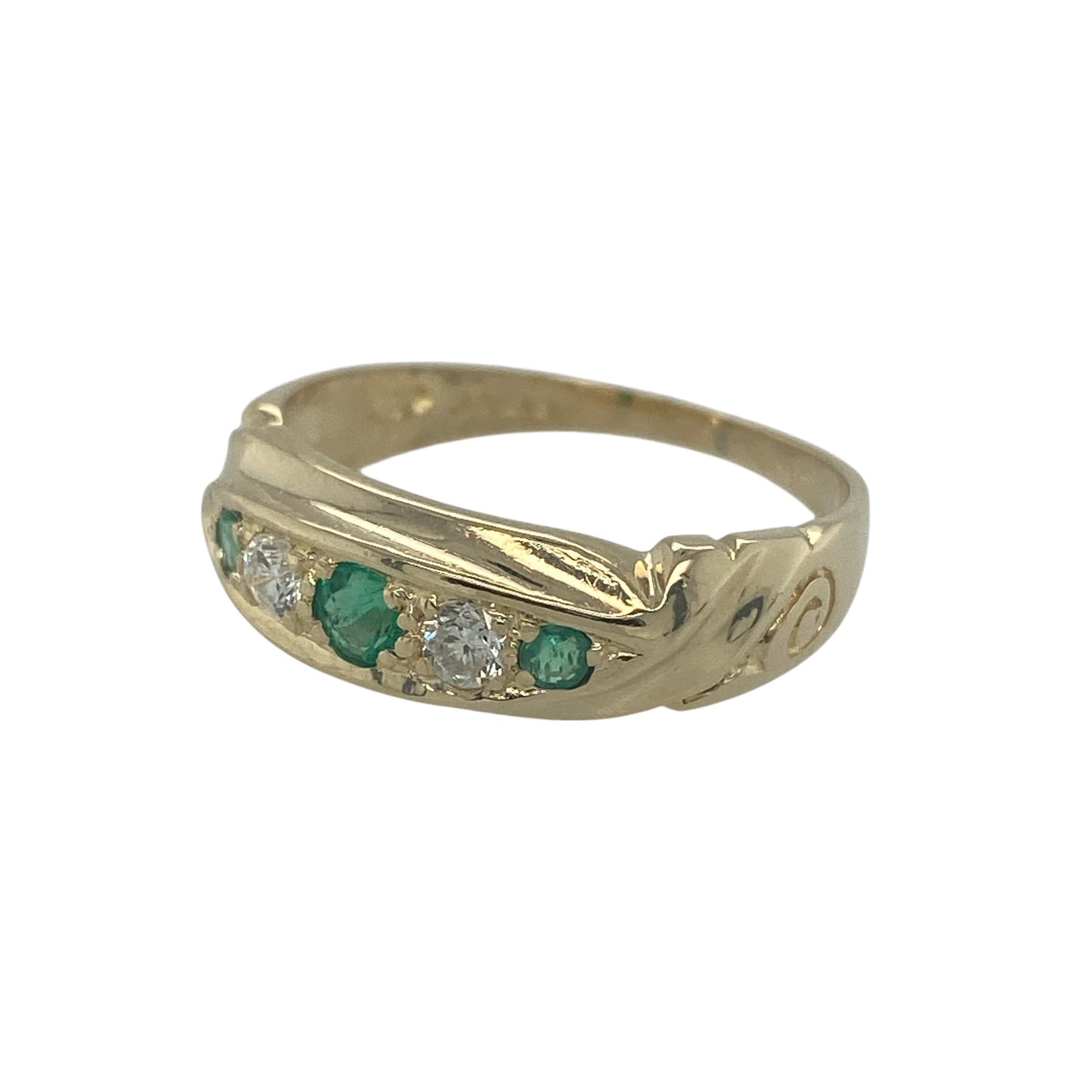 Add vintage-inspired charm and subtle colour to your jewellery collection with this pre-owned 9ct yellow gold diamond and green stone ring, featuring a classic and elegant design—perfect for everyday wear or as a unique dress ring.

Design: The ring showcases a green centre stone complemented by sparkling diamond accents, creating a refined and eye-catching vintage style appearance. The combination of colour and sparkle gives the ring a soft yet distinctive look.
