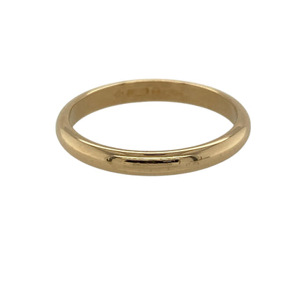Add timeless elegance and classic style to your jewellery collection with this pre-owned 18ct yellow gold wedding band ring, featuring a refined and traditional design—perfect as a wedding ring or everyday band.

Design: The ring features a clean and classic band profile measuring approximately 2.5mm wide, offering a balanced and understated look that suits both modern and traditional styles.