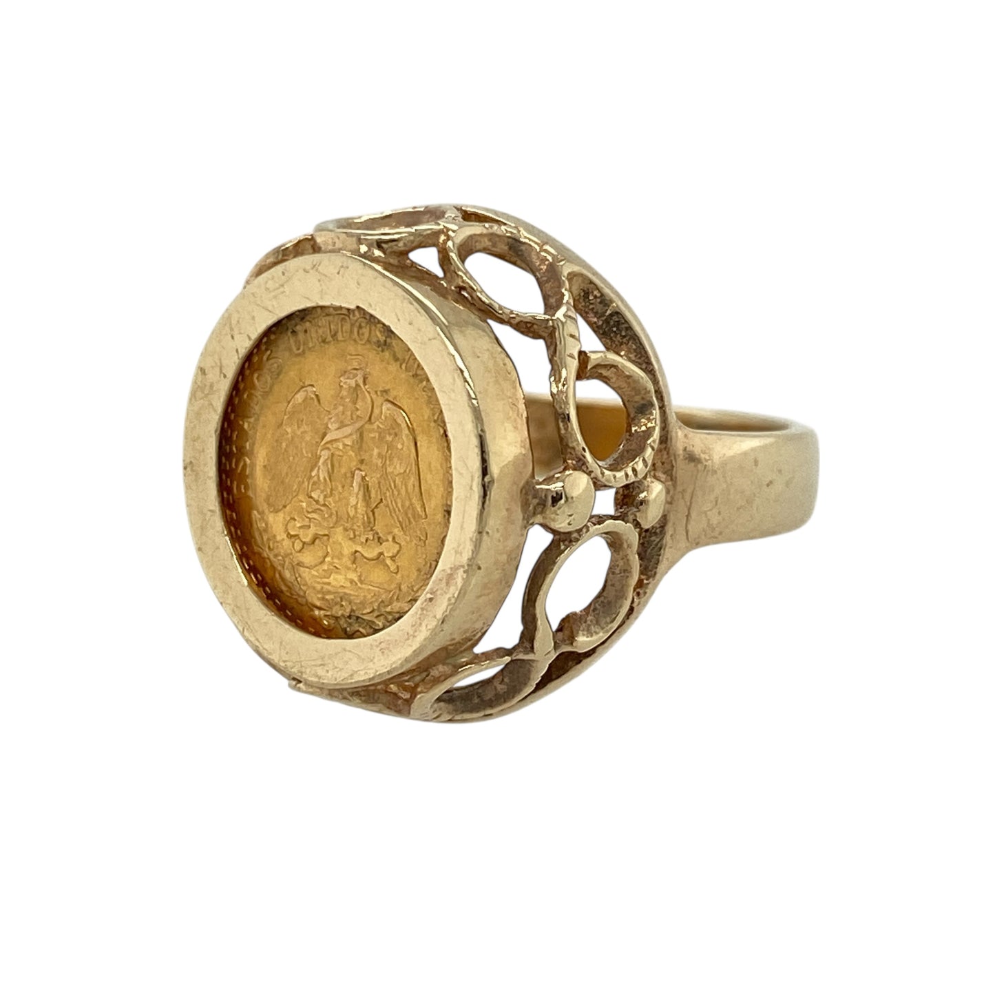 Add bold heritage style to your jewellery collection with this pre-owned 9ct yellow gold mounted Mexican 1945 Dos Pesos coin ring, featuring a striking historic centrepiece—perfect as a statement ring or collector’s piece.

Design: The ring showcases a genuine 1945 Mexican Dos Pesos coin set at the centre, measuring approximately 19mm high across the front. The coin creates a bold and eye-catching focal point with intricate detailing and historic appeal.