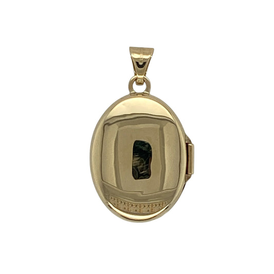 Add a sentimental and elegant piece to your jewellery collection with this pre-owned 9ct yellow gold patterned corner oval locket, offering timeless style with a personal touch—perfect for keeping cherished memories close.

Design: The locket features a classic oval shape with decorative patterned corners, adding subtle detail to a traditional and meaningful design.
Material: Made from 9-carat yellow gold, it has a polished finish that enhances its warm tone and vintage-inspired appeal.