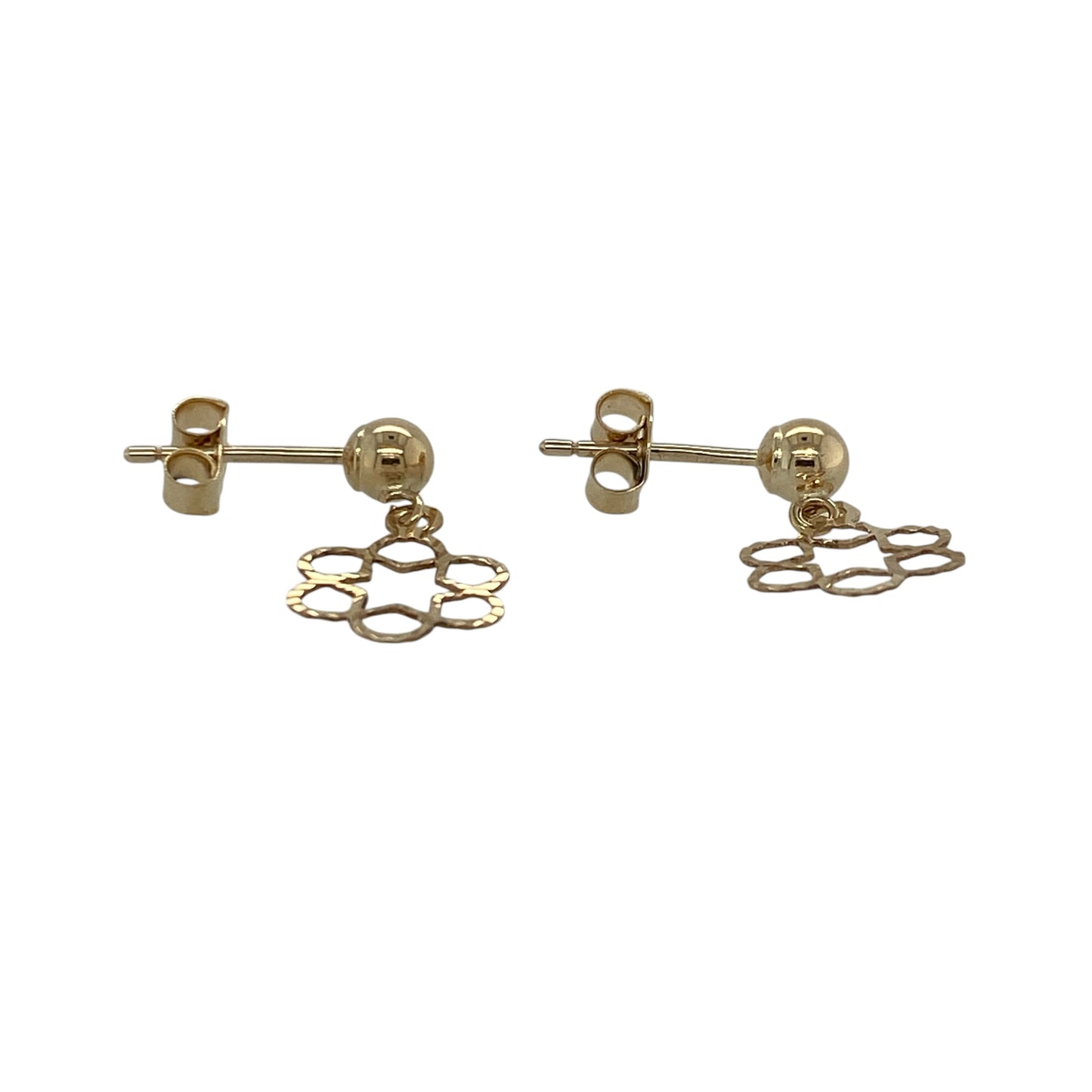 Add a delicate and feminine touch to your jewellery collection with these pre-owned 9ct yellow gold patterned flower style drop earrings, offering graceful movement and subtle detail—perfect for everyday wear or special occasions.

Design: The earrings feature a charming flower-inspired design with a patterned finish, leading into a gentle drop that adds elegance and movement.